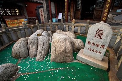 ​山东泰山的海拔多少米？泰山好玩儿吗？