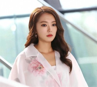 ​韩国影视女演员申珉熙