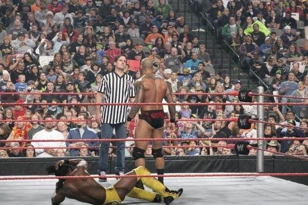 WWE与NBA的碰撞：奥尼尔对阵大秀哥，小牛老板带人砸场子