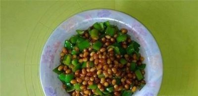 ​黄豆炒青椒的做法