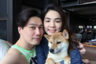 ​恩爱100分！Ella老公晒照庆祝结婚4周年图