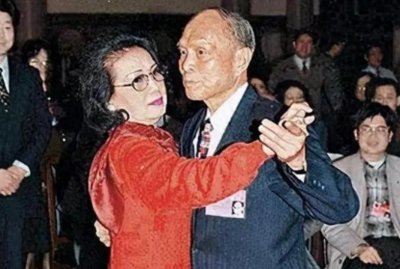 ​霍英东二房冯坚妮，霍母百般阻拦下偷偷迎娶，让霍英东钟情52年