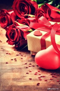 ​100句爱情诗词，句句不说爱你，句句深情到极致，读一次感动一次