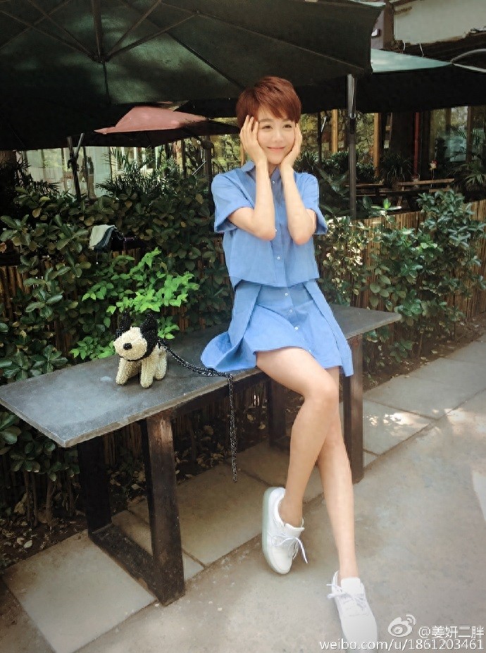 二胖姜妍晒美照满屏的大长腿 网友夸赞中国好身材