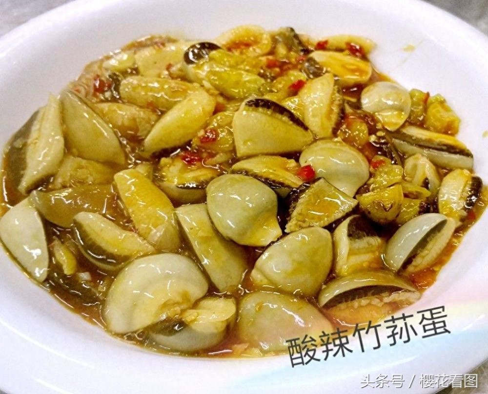 竹荪蛋营养丰富，清香嫩脆，餐桌上的美味佳肴