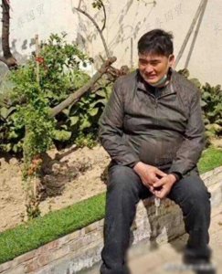 ​哥已不再是当年的哥！54岁大衣哥近照曝光，身材发福走样大肚腩