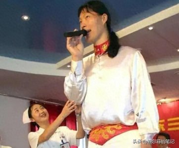 ​世界第一女巨人来自中国安徽，穿78码的鞋子，一顿饭吃六碗炒面