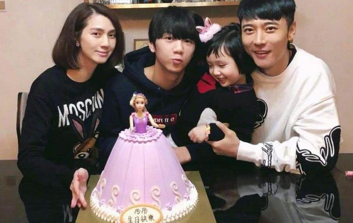 张丹峰回应出轨是捕风捉影，下一秒洪欣删光微博