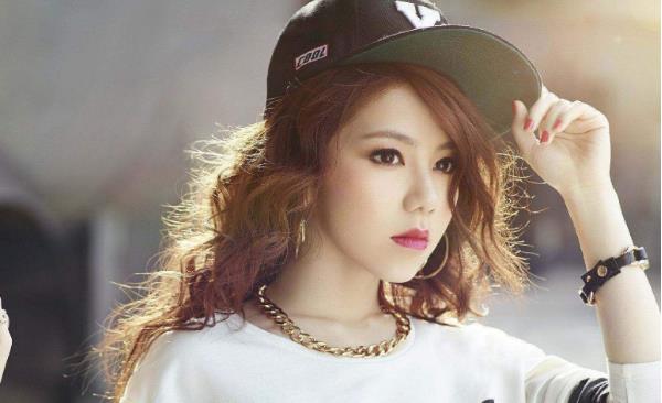 邓紫棋是等了林宥嘉九年吗 邓紫棋感情坎坷