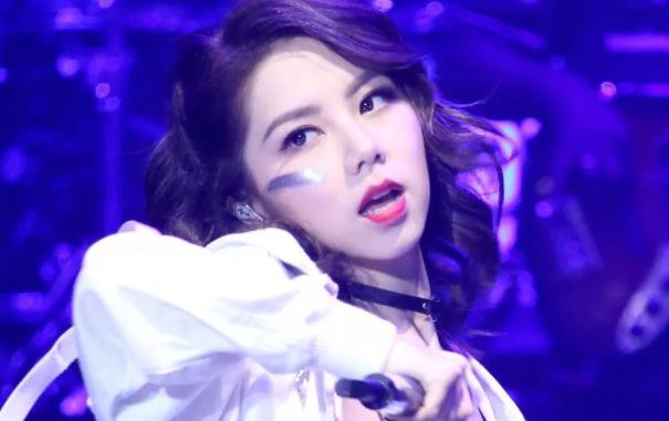 邓紫棋是等了林宥嘉九年吗 邓紫棋感情坎坷