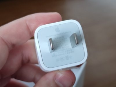 ​新款iPhone SE 18W快充实测：1小时42分钟分钟充满