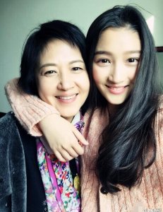 ​关晓彤的妈妈李君个人资料(关晓彤她妈妈做什么的) 关晓彤的妈妈李君个人资料(关