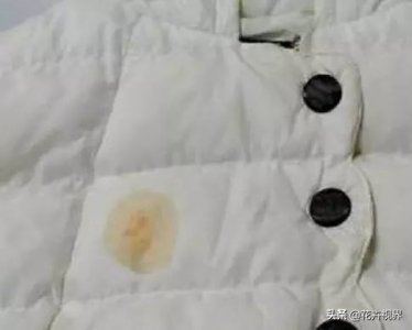 ​羽绒服难清洗？抹上1点“它”，不用水不用搓，洗完比干洗店干净