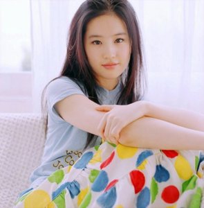 ​新版刘亦菲激吻被拍 人气不如杨幂，也不如赵丽颖