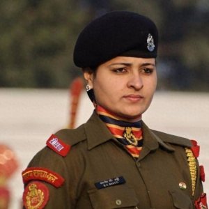 ​不愧是神奇的印度，印度女兵入伍体检，最后一项体检太尴尬了