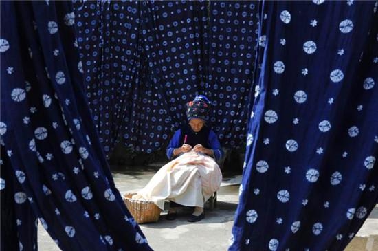 云南昆明特色纪念品(云南这些特色工艺品)(2)