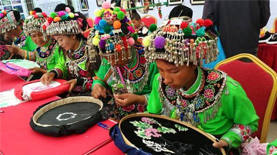 云南昆明特色纪念品(云南这些特色工艺品)(15)