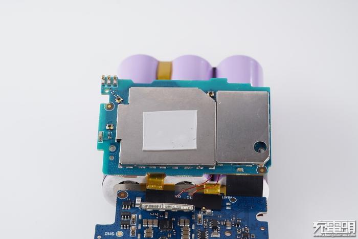 全网首拆：紫米4G路由器MF885拆解