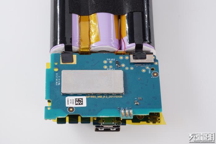 全网首拆：紫米4G路由器MF885拆解