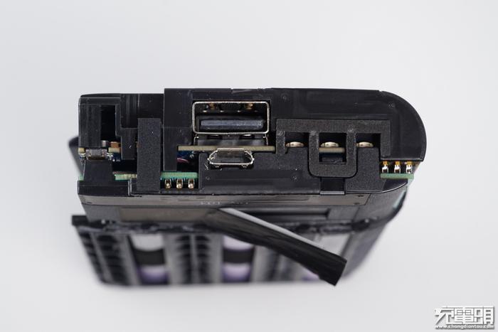 全网首拆：紫米4G路由器MF885拆解