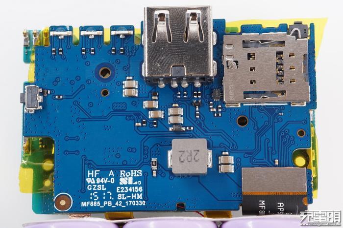 全网首拆：紫米4G路由器MF885拆解