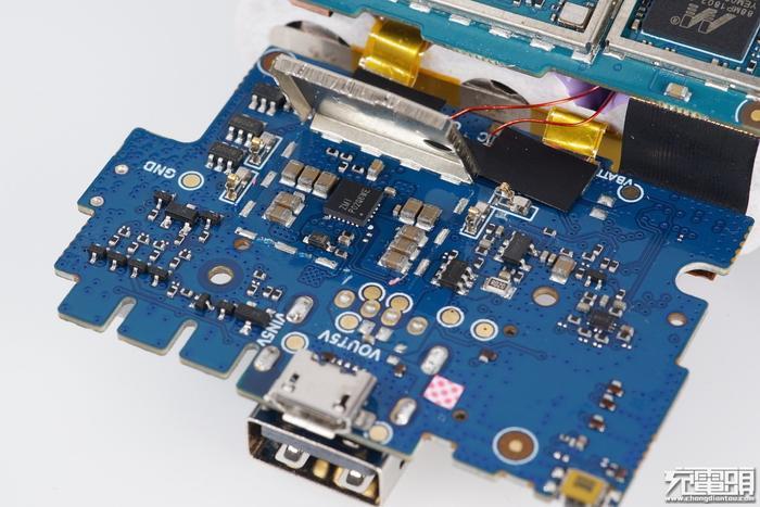 全网首拆：紫米4G路由器MF885拆解