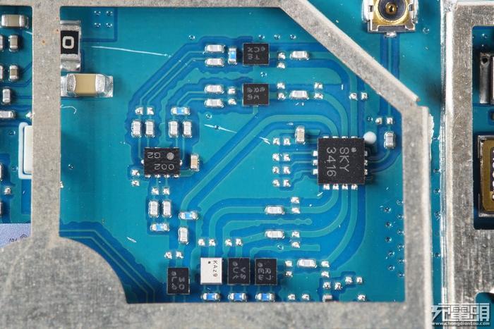 全网首拆：紫米4G路由器MF885拆解