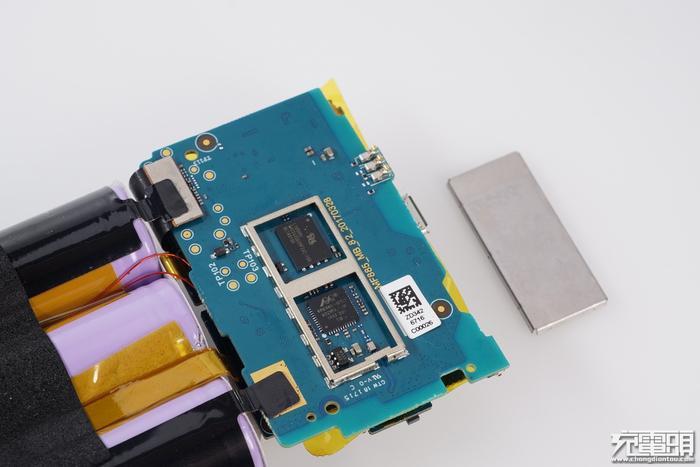 全网首拆：紫米4G路由器MF885拆解