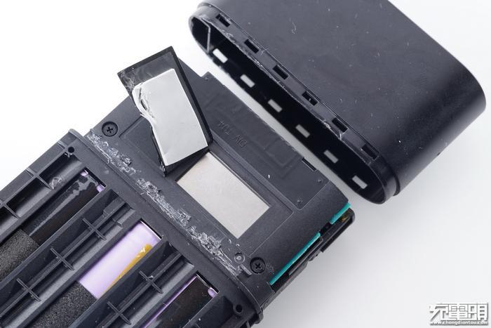 全网首拆：紫米4G路由器MF885拆解