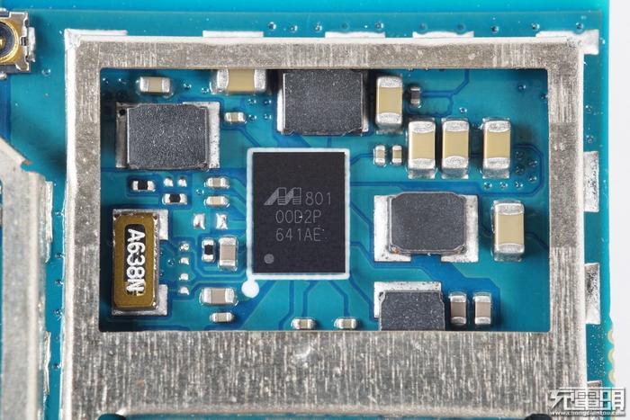 全网首拆：紫米4G路由器MF885拆解