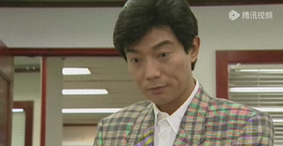 ​张佩华个人资料简介：曾与刘雪华相恋因狗而分开，后来娶了空姐生一儿一女