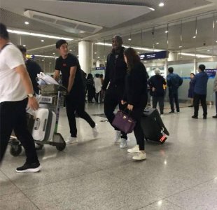 ​反转大结局！亚亚图雷推迟退役，将高薪加盟青岛黄海冲超