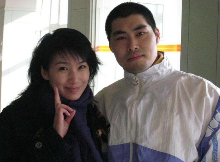 双飞燕抗日神剧「都是演抗日神剧为啥手撕哥已无戏可拍燕双鹰却能火」