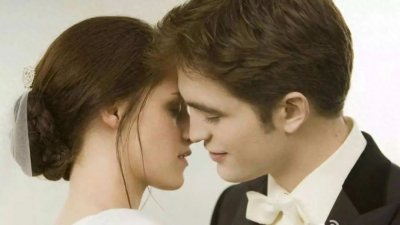 ​《暮光之城》女主，在好莱坞玩“男女通吃”，日前传来好消息