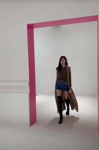 ​陈若仪穿超短裤秀大长腿！身材火辣太性感，林志颖病情好转心情好