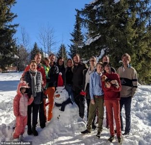 ​卢森堡王室发温馨全家福，一家人颜值在线，大公夫妇甜蜜不输儿女