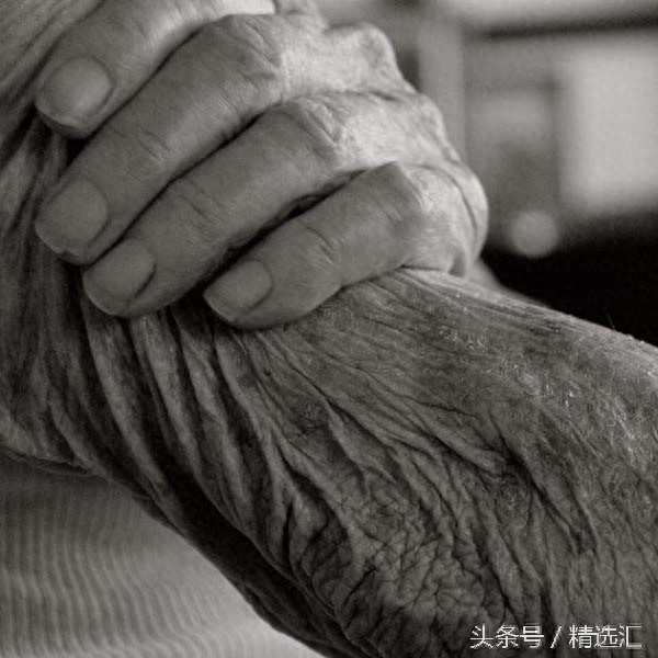 岁月如梭，摄影师记录的百岁老人裸体