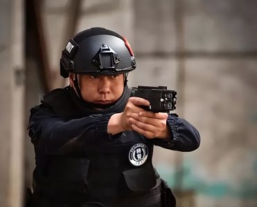 ​新一代非致命武器：双连发电击枪NQV002