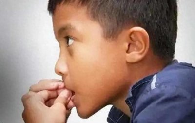 ​孩子喜欢咬指甲？这些知识要记住！尽早预防不然后悔也晚了！