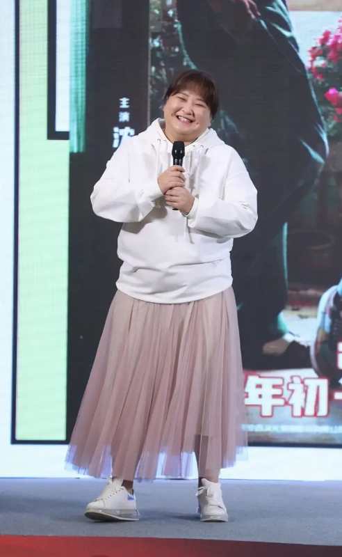 被喜剧耽误的性感女郎马丽,拍男人装秀火爆身材颠覆以往形象