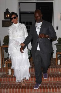 ​卡戴珊妈妈比女儿们还闪耀！穿流苏仙女裙，和41岁黑人小男友好甜