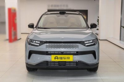 ​零跑C11:2024款 300智驾版:综合续航里程1210km，远途旅行省油省钱