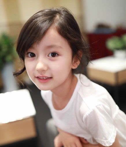 裴佳欣个人资料简介 裴佳欣是谁生的 小萝莉裴佳欣走红