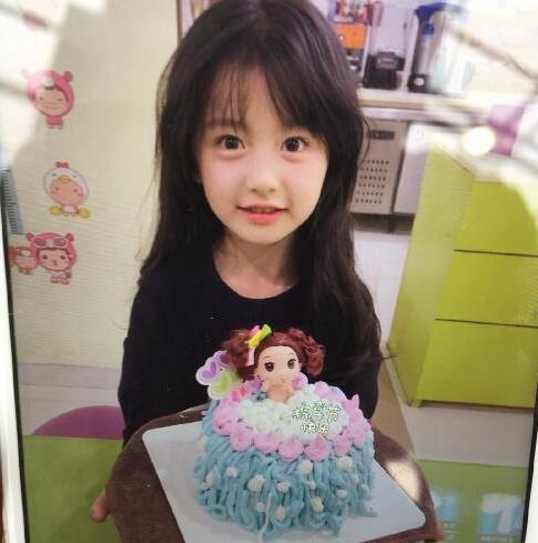 裴佳欣个人资料简介 裴佳欣是谁生的 小萝莉裴佳欣走红