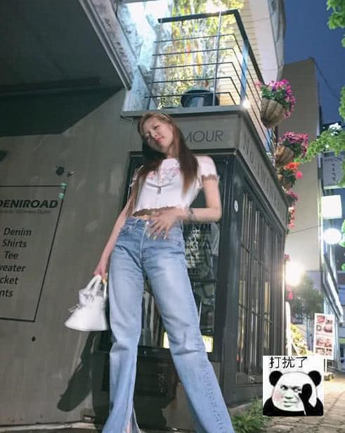 金泫雅大胆晒素颜照,“神仙颜值”依旧迷人,这“断眉”很撩!