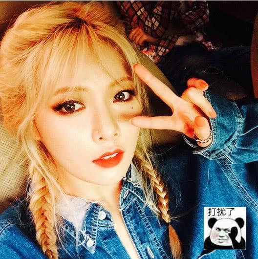 金泫雅大胆晒素颜照,“神仙颜值”依旧迷人,这“断眉”很撩!