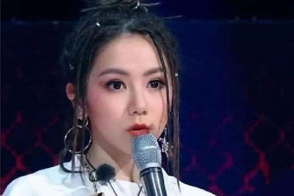 邓紫棋以前被那个的视频 黑料起底的很彻底