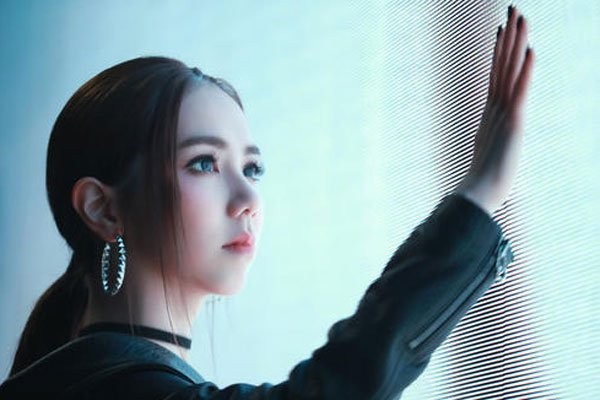 邓紫棋以前被那个的视频 黑料起底的很彻底