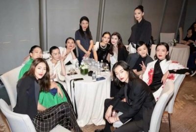 ​奚梦瑶深夜陪何猷君应酬 奚梦瑶穿宽衣遮掩孕肚