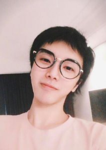 ​华晨宇经纪人被曝辞职，本人回应：没有辞职